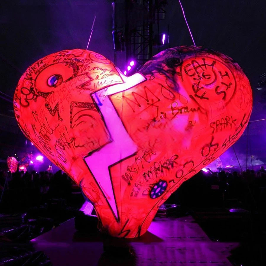 Event and Party Standing on Ground Decoration Inflatable Broken Heart with LED LIghts for