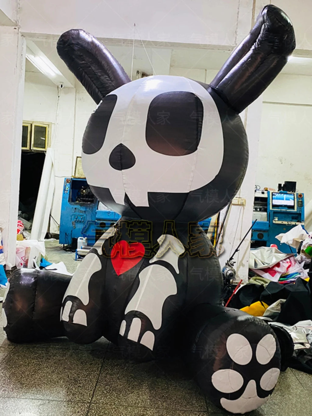 Halloween Inflatable Skull Bunny - Spooky Props for Shopping Malls and Party Decorations