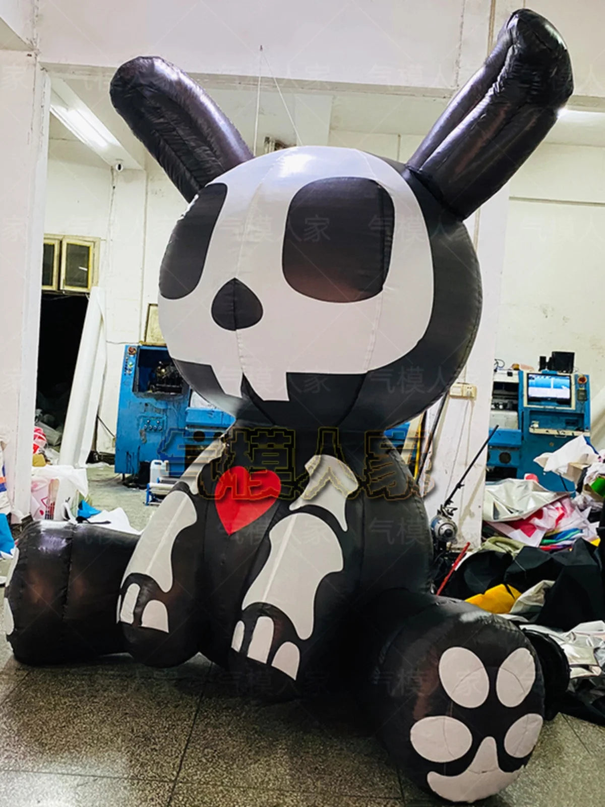 Halloween Inflatable Skull Bunny - Spooky Props for Shopping Malls and Party Decorations