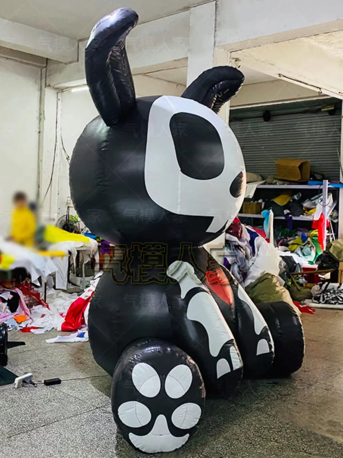 Halloween Inflatable Skull Bunny - Spooky Props for Shopping Malls and Party Decorations