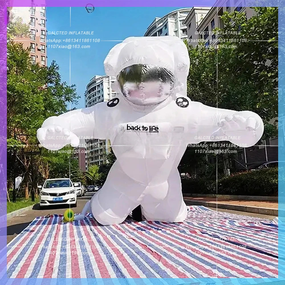 Inflatable Alien Astronaut Spaceman Characters Advertising Giant  With LED Lights Flying Space Man For Party Decoration